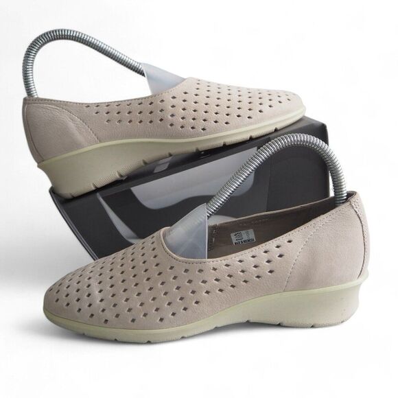 ECCO Felicia Summer Perforated Wedge Slip-on Loafers Beige Nubuck Women's 5-5.5 - Picture 1 of 12